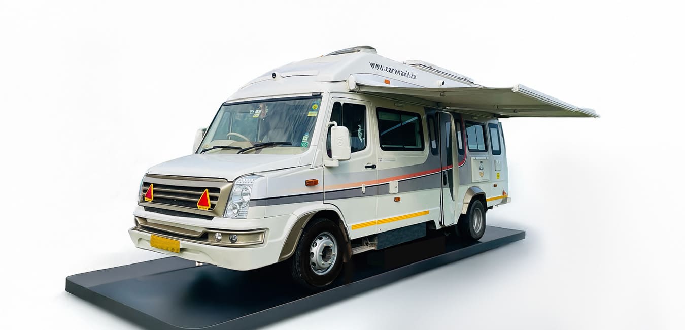 Off-road caravan rental with high ground clearance